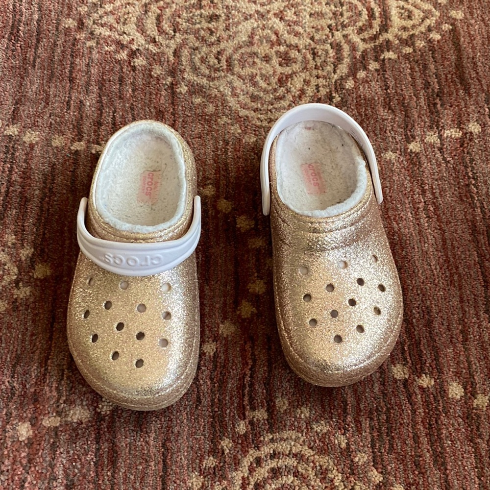 CROCS Girls size J3 (size 3 girls).